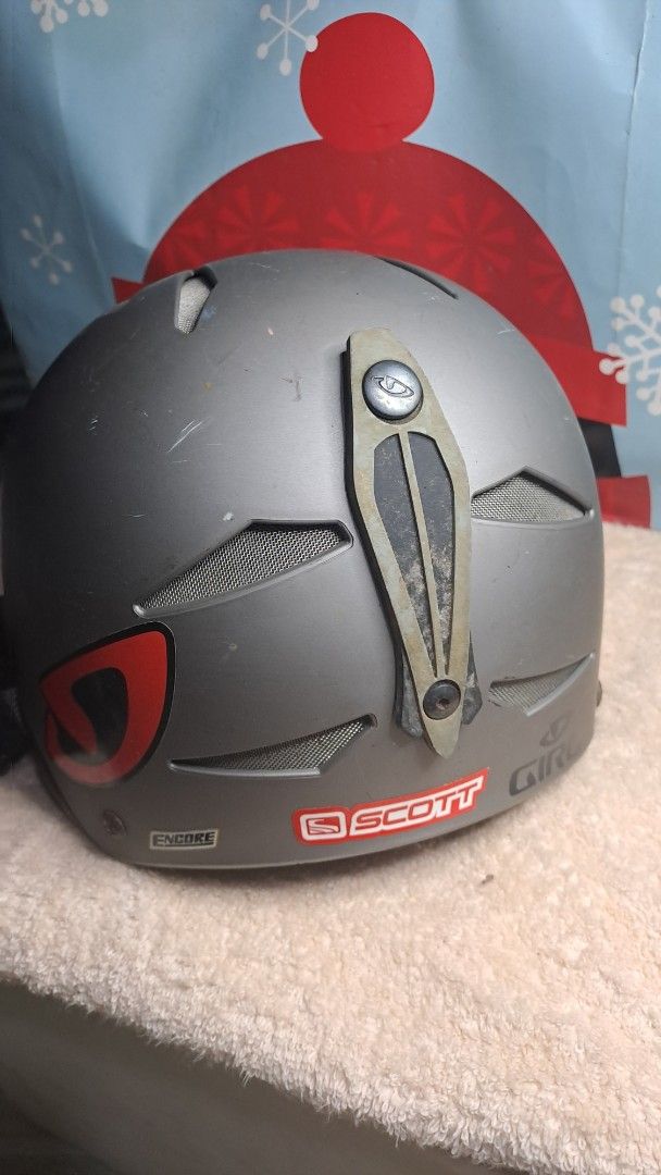 Giro Scott Ski Helmet (Category: Bicycles) located in Davao. Submitted by bravemoon_556cd5 (Listing ID 1394331587, Image 2). Description: - Brand: Giro and Scott - Condition: Good - Features: Vents for airflow, secure strap - Interior padding visible - Ready for the slopes.