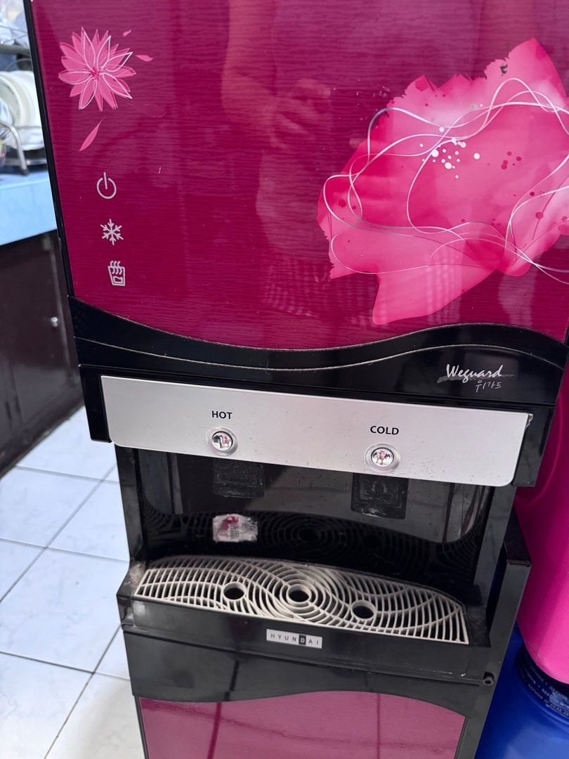 Hyundai Weguard Water Dispenser (Category: Bathroom & Kitchen Fixtures) located in Mandaluyong City. Submitted by ksc_stuff (Listing ID 1394261475, Image 1). Description: .