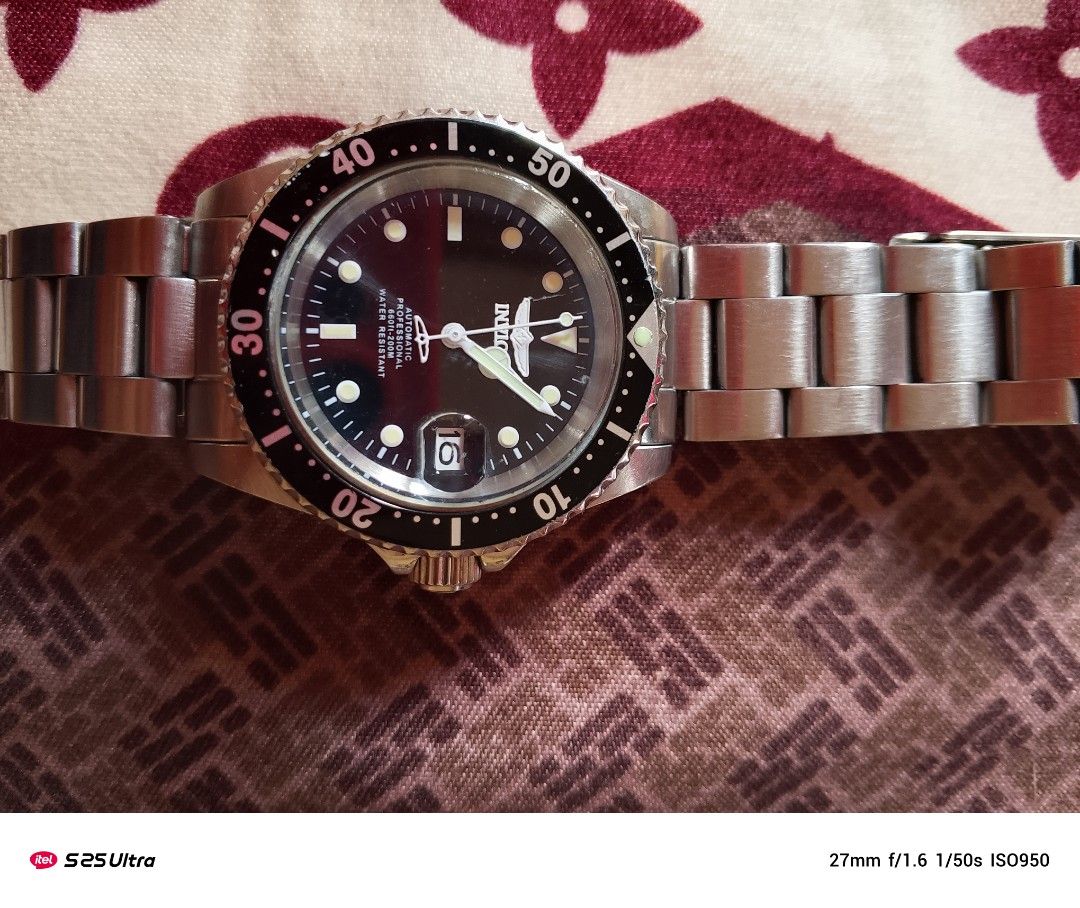 Invicta Automatic Watch (Category: Men's Watches) located in Manila. Submitted by swiftfalcon-a2f0 (Listing ID 1394339636, Image 1). Description: - Invicta Automatic Watch - Black dial - Stainless steel bracelet - Date display at 3 o'clock - Exhibition case back (see-through) - Rotating bezel - Invicta logo on clasp.