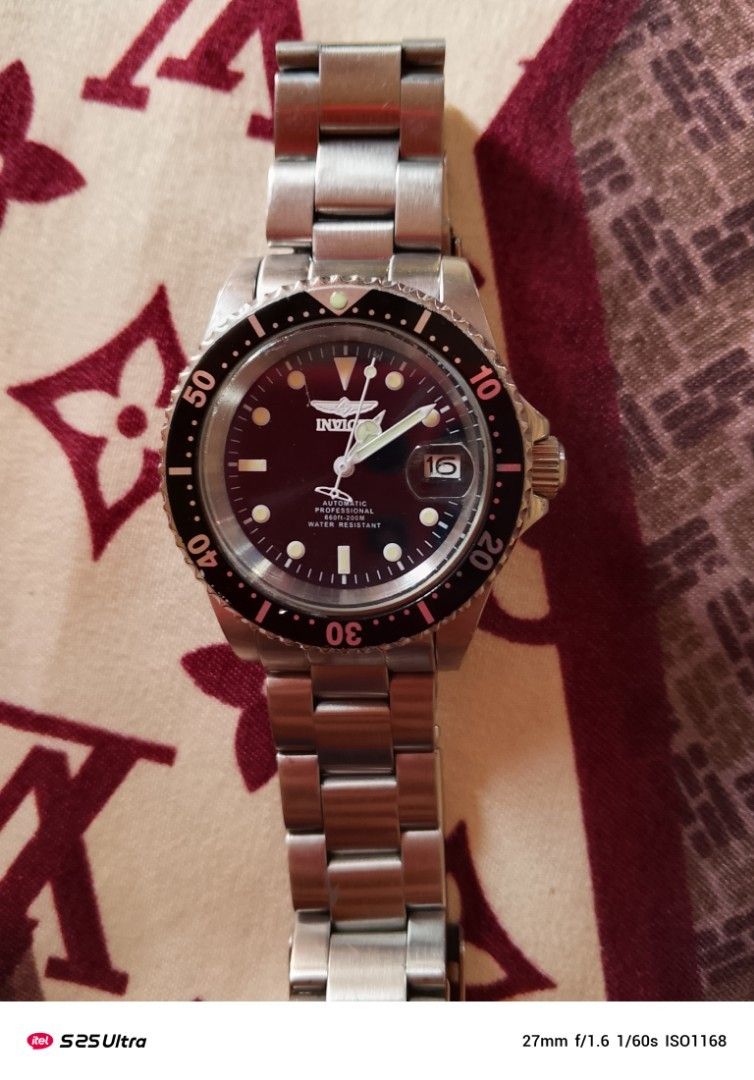 Invicta Automatic Watch (Category: Men's Watches) located in Manila. Submitted by swiftfalcon-a2f0 (Listing ID 1394341548, Image 3). Description: - Invicta Automatic Watch - Stainless Steel Band - Black Bezel - Black Dial - Date Display - Visible Movement (Back) - Silver-tone Case - Water Resistant: 200m.
