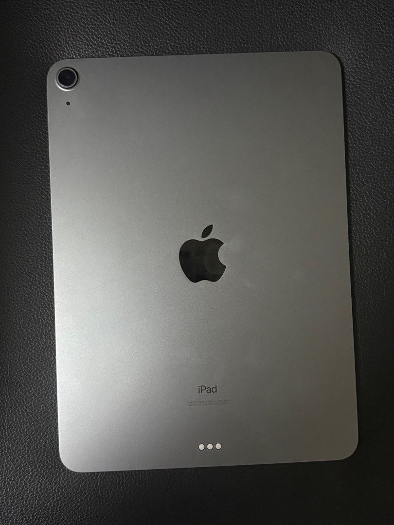 Ipad Air 4th Generation 256 GB With Apple Pencil (Category: iPad) located in Antipolo. Submitted by allysarchive (Listing ID 1394363715, Image 2). Description: Bought in 2022 Come with an original apple pencil No box and charger included Has minimal screen scratches and side scracthes (because of the apple pencil) 256 GB No problem with the LCD RFS: Need to buy a new camera.