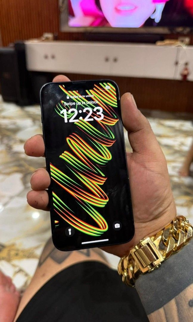 Iphone 14 128 gb (Category: iPhone 14 Series) located in Mandaluyong City. Submitted by adapparelandtech (Listing ID 1394320320, Image 1). Description: Iphone 14 128gb Get mo na mura na yan 🫰🏻😅 Rfs : helping tropa.