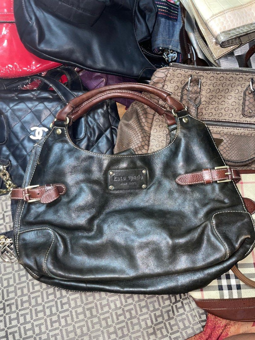 Kate spade leather kili bag medium og (Category: Luxury Bags & Wallets) located in Manila. Submitted by thriftluxury418 (Listing ID 1394336308, Image 1). Description: Authentic Meduim size Good condition Need clean Sign of usage Pre loved.