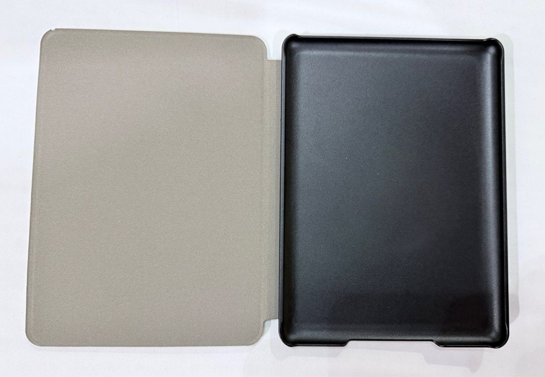 Kindle Paperwhite 5 Cover (Category: Laptops & Notebooks) located in Antipolo. Submitted by ramosjenessa (Listing ID 1394317343, Image 3). Description: Pearl white Hard cover.