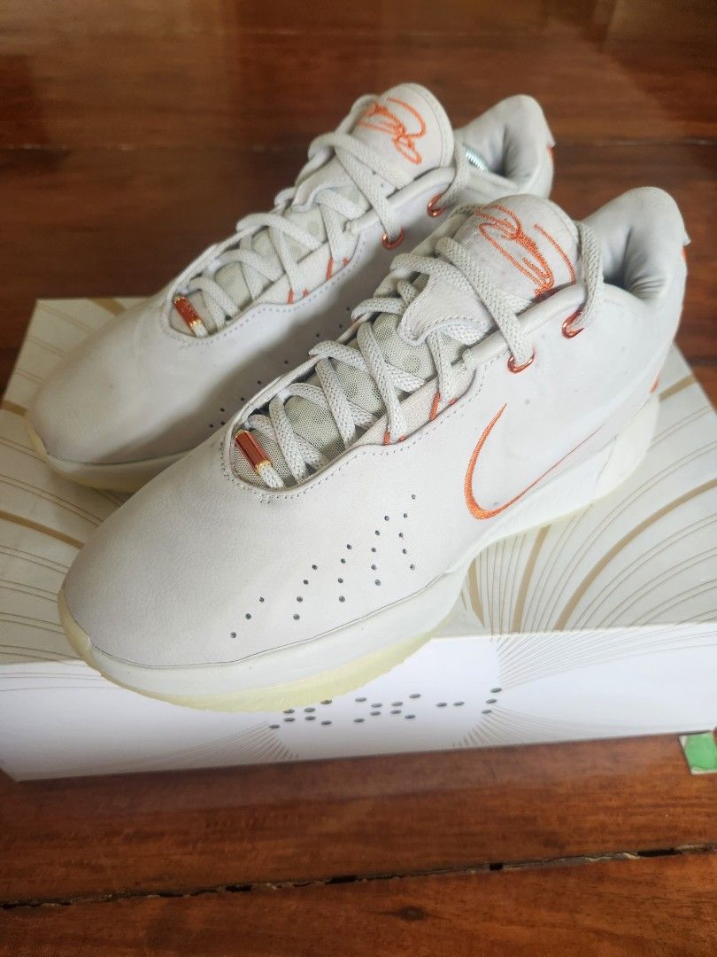 Lebron 21 (Category: Sneakers) located in Makati City. Submitted by karamazob006 (Listing ID 1394255001, Image 2). Description: For sale Lebron 21 Akoya sz9 9/10 used once issue - mold stains see pix 5k.