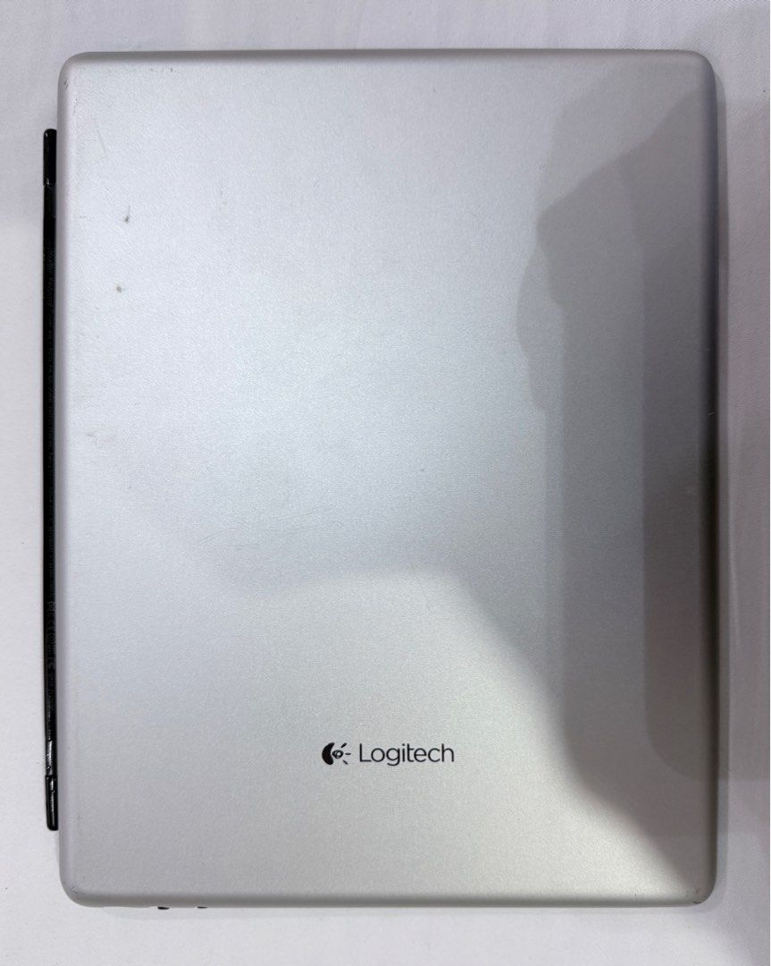 Logitech Bluetooth Keyboard (Category: Computer Keyboard) located in Antipolo. Submitted by ramosjenessa (Listing ID 1394317003, Image 2). Description: Logitech Ultrathin Keyboard Cover Original Used for ipad 2-3 but can still be used with other bluetooth capable tablet or laptop Charging via micro usb.