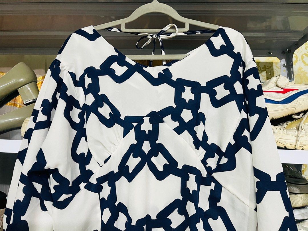 Longsleeve Dress (Category: Dresses) located in Quezon City. Submitted by driiip (Listing ID 1394314426, Image 3). Description: Longsleeve Dress Shop Quality Medium to Large Body Frame Tali sa Likod Payments First 300 COD 400 Shipping S h o p e e Checkout, Lalamove or Pickup.