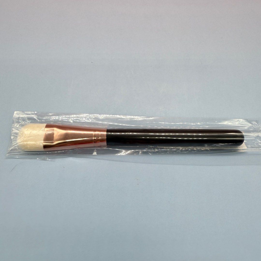 Morphe R11 Deluxe Oval Shadow Brush (Category: Makeup) located in Quezon City. Submitted by poutandaboutshop (Listing ID 1394237197, Image 1). Description: Morphe R11 Deluxe Oval Shadow Brush ▪️Original Price ₱ 495 ✨ SHOP TERMS & SHIPPING INFO ✨ ▪️ 100% Authentic from US ▪️ First pay, first served ▪️ Prices are firm (no lowball offers) ▪️💸 Money-back guarantee if proven fake (with video unboxing) 📌 Notes: ▪️Photos may vary due to lighting. ▪️So