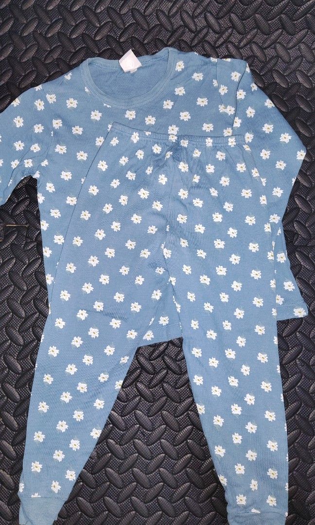 Bundle of 2 - Terno Pajama (3-4yrs old) (Category: Babies & Kids Fashion) located in Quezon City. Submitted by zs.onlinehub (Listing ID 1394282472, Image 1). Description: Terno pajama , kasya po ito sa 2 to 4yrs old dipende sa bata katawan ng bata pls see picture para sa mga sukat ☺️.