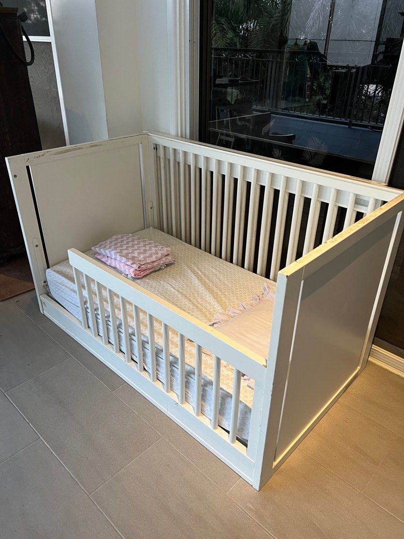 Pottery Barn Crib (Category: Cots & Cribs) located in Cebu City. Submitted by potato.callie (Listing ID 1394327851, Image 3). Description: Two way crib (newborn and toddler) It comes with pottery barn mattress, 5 bedsheets, 1 newborn pillow and 3 pillow cases With signs of usage We can repaint it before shipping to look new Can become a toddler bed.