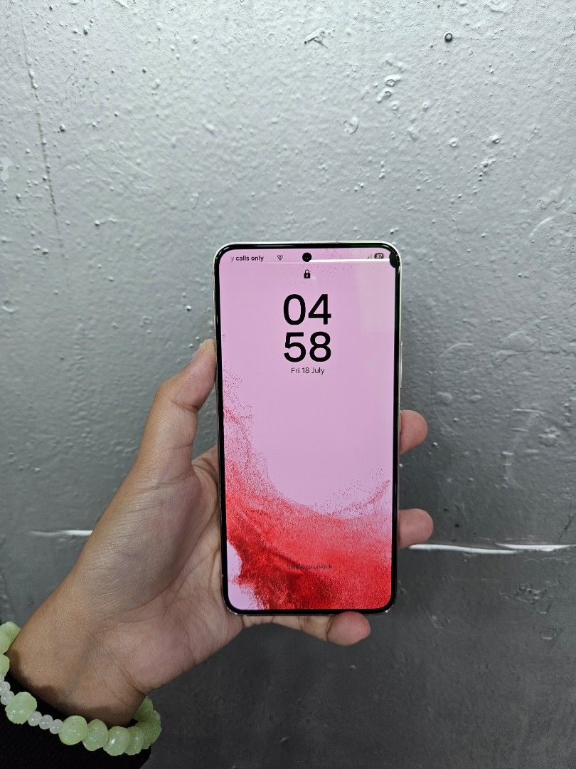 Samsung S22 8/128 (Category: Samsung) located in San Juan City. Submitted by wainefreygadgetshop (Listing ID 1394386092, Image 2). Description: Samsung S22 8/128gb ALL GOODS AT WORKING NO REPAIR HISTORY GAMING PHONE PEDE PANG BACK UP PHONE SNAPDRAGON CAMERA SOBRANG LINAW ,bawal sa maarte check to sawa bago bayaran. *SEE POSTED PICTURES SA UPPPER PART MAY NAKA HORIZONTAL LINE NA NAG FIFLICKER KAYA MURA THE REST NYA NO ISSUE. Buy at your own risk �