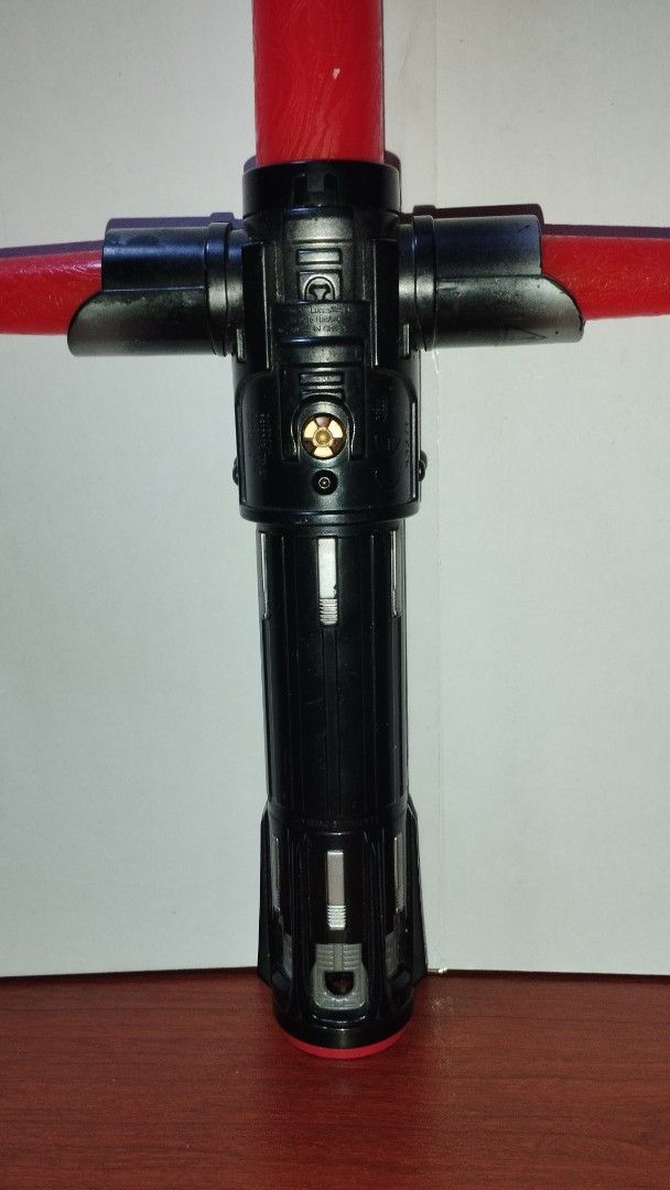 Star Wars Kylo Ren Lightsaber (Category: Western Merchandise) located in Manila. Submitted by alyssacorp68140 (Listing ID 1394269165, Image 3). Description: - Kylo Ren lightsaber Replica - Features a distinctive red blade and crossguard. - Hilt is black with silver accents. - Detailed internal design visible. - Includes a button on the hilt. - Inspired by the lightsaber from the Star Wars movies. ✅ WORKING LIGHT AND SOUNDS ✅ EXTENDABLE 💯 LEGIT S