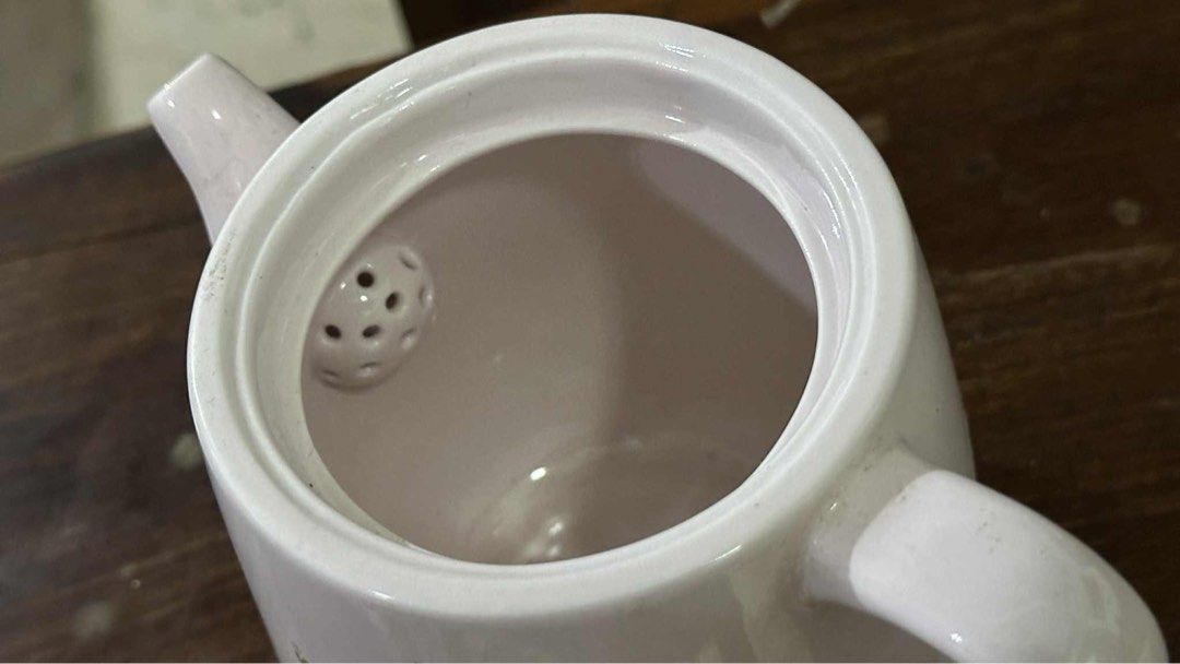 Starbucks Korea tea pot (Category: Coffee & Tea Tableware) located in Paranaque City. Submitted by shopofashopaholic (Listing ID 1394252870, Image 2). Description: Authentic Starbucks Korea teapot. Brand new and never used. Discount available if you purchase multiple items..
