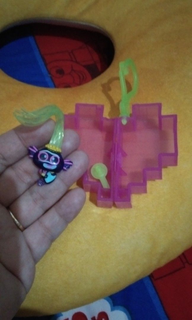 Troll wid hair wd case heart keychain (Category: Character Goods) located in Quezon City. Submitted by eidorableshop (Listing ID 1394299167, Image 2). Description: collectible keychain wd troll inside wd neon hair.