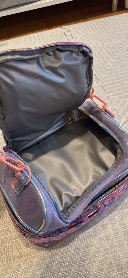 Vest two layer insulated bento lunch bag (Category: Diaper Bags & Wetbags) located in Mandaluyong City. Submitted by yogimiffy (Listing ID 1394292326, Image 3). Description: VEST brand; 2-layer insulated lunch bag. Size: 26.5 x 16.5 x 17.5 Waterproof and thermal heat resistant insulated lunch bag. Can keep food warm or cold for 4-5 hours..