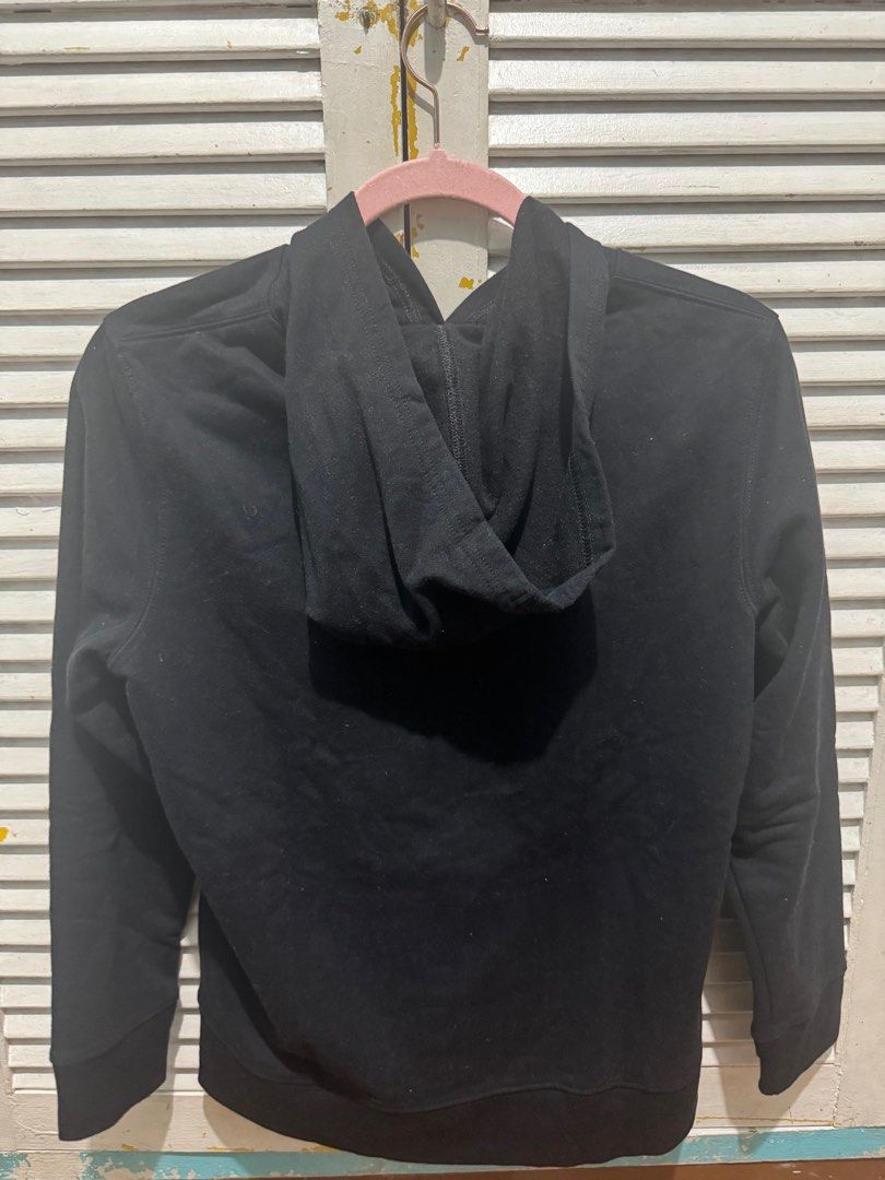 WELL-LOVED AUTHENTIC GAP LOGO HOODIE (Category: Coats, Jackets and Outerwear) located in Quezon City. Submitted by mrsp_28 (Listing ID 1394329155, Image 2). Description: Well-loved Authentic Gap Logo Hoodie Size: M (Women’s) Color: Black RFS: Decluttering MOP: Gcash/BPI.