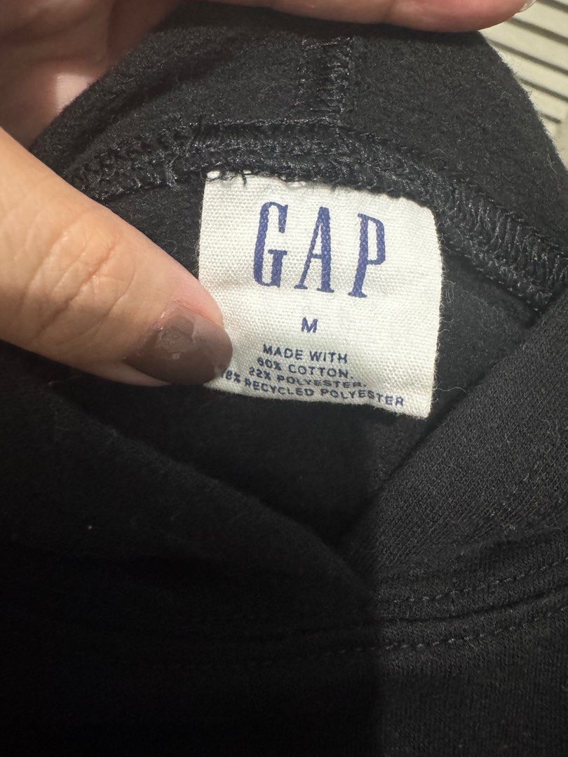 WELL-LOVED AUTHENTIC GAP LOGO HOODIE (Category: Coats, Jackets and Outerwear) located in Quezon City. Submitted by mrsp_28 (Listing ID 1394329155, Image 3). Description: Well-loved Authentic Gap Logo Hoodie Size: M (Women’s) Color: Black RFS: Decluttering MOP: Gcash/BPI.