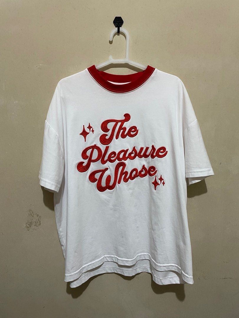 Whose Tee (Category: Activewear) located in Kota Kinabalu. Submitted by mokrs (Listing ID 1394248670, Image 1). Description: SIZE L boxy cut (P23/L26).