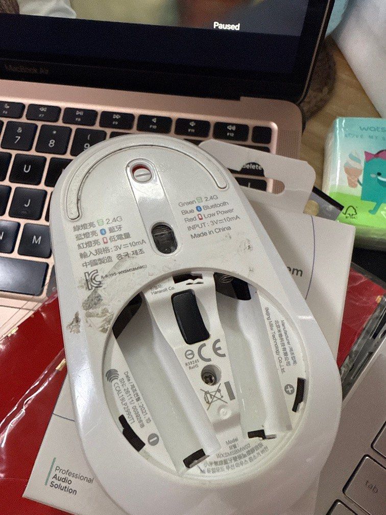 Xiaomi Mouse White (Category: Mouse & Mousepads) located in Mandaluyong City. Submitted by nikkilablab (Listing ID 1394253730, Image 3). Description: Delivery c/o buyer medyo loose lang po ung lock ng battery door but all ok po bluetooth and tougle.