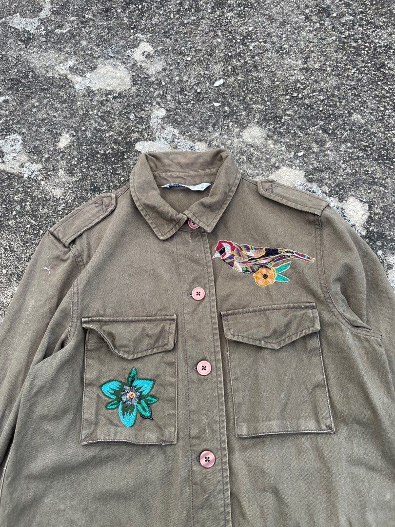 Zara Basic Denim Jacket (Category: Coats, Jackets and Outerwear) located in Alor Setar. Submitted by urbanassortment (Listing ID 1394321651, Image 2). Description: - pit 19 labuh 28 - condition 9/10 - on tag size s.
