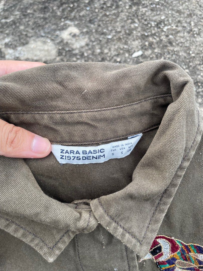 Zara Basic Denim Jacket (Category: Coats, Jackets and Outerwear) located in Alor Setar. Submitted by urbanassortment (Listing ID 1394321651, Image 3). Description: - pit 19 labuh 28 - condition 9/10 - on tag size s.