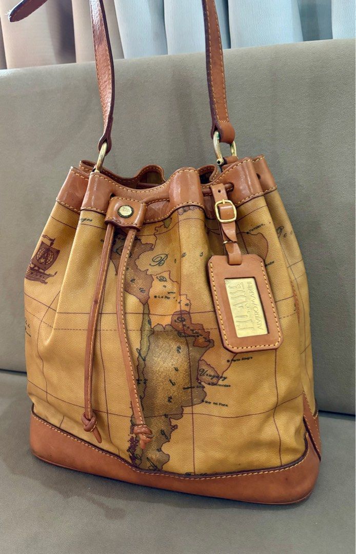 Alviero Bucket Bag (Category: Luxury Bags & Wallets) located in Paranaque City. Submitted by katlouieleandicho (Listing ID 1394474865, Image 3). Description: 💯Authentic 10/10 condition .
