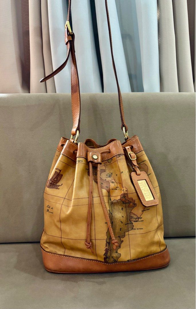 Alviero Bucket Bag (Category: Luxury Bags & Wallets) located in Paranaque City. Submitted by katlouieleandicho (Listing ID 1394474865, Image 1). Description: 💯Authentic 10/10 condition .