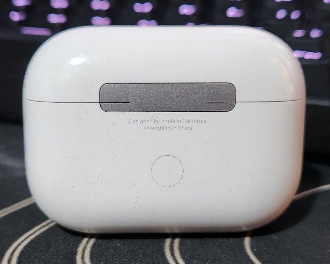 Apple AirPods Pro 2 (Left Ear Piece Only) (Category: Earphones) located in Pasig City. Submitted by daniel.balibrea (Listing ID 1394565846, Image 3). Description: Original Apple AirPods Pro 2nd Gen. Includes charging case + left ear piece only (no ear tip) Active Noise Cancel & Transparency Spatial Audio, H2 chip, great sound Case has Find My & built-in speaker .