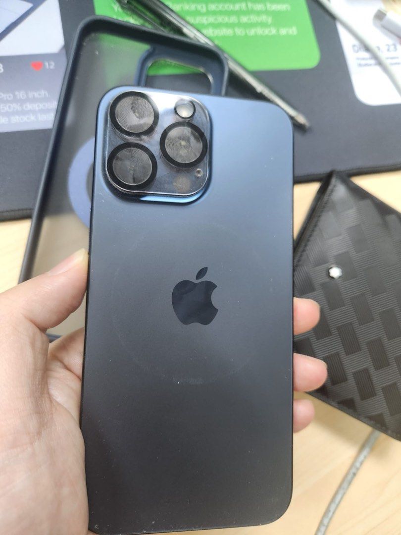 (Category: iPhone 15 Series) located in Singapore. Submitted by jsong9919 (Listing ID 1394471913, Image 1). Description: - Battery Health: 78% - Cycle Count: 1092 - Manufactured: September 2023 - Includes original box and accessories - No scratches or dents.