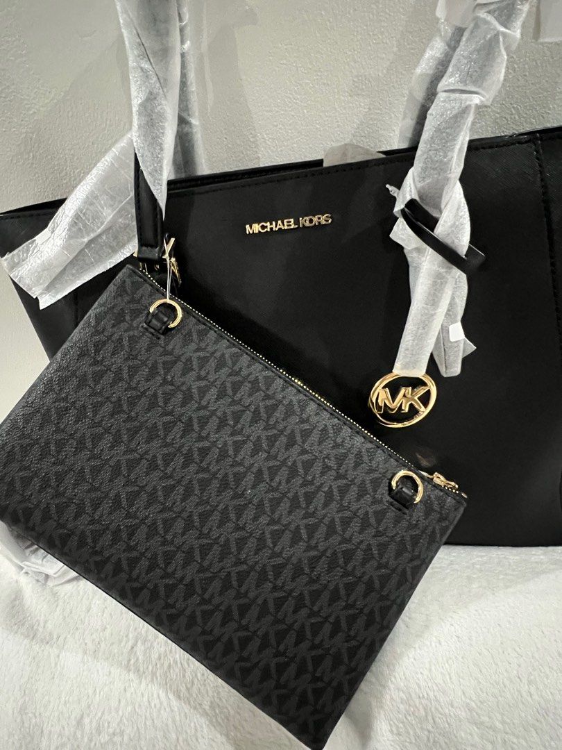 Brand new Michael Kors Black (Category: Luxury Bags & Wallets) located in Taguig. Submitted by olxph_pauli (Listing ID 1394534498, Image 2). Description: Ideal for office use or everyday bag with free pouch also .:classy.