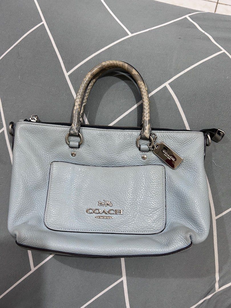 Coach Kelsey small - no sling (Category: Luxury Bags & Wallets) located in Pateros City. Submitted by Nanet39 (Listing ID 1394527932, Image 1). Description: Another coach bag for sale. Authentic and the strap is missing. See flaws in the pics posted. For more inquiries drop me a msg. ☺️ RFS: decluttering Buyer should shoulder the SF via lalamove. .