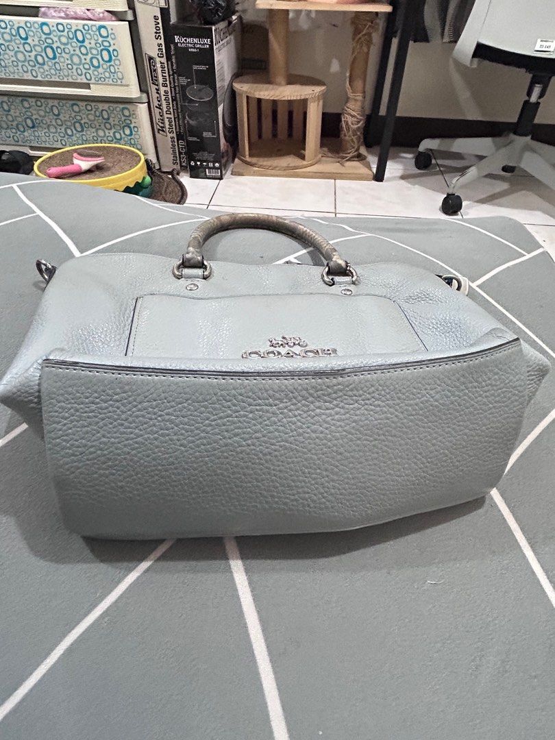 Coach Kelsey small - no sling (Category: Luxury Bags & Wallets) located in Pateros City. Submitted by Nanet39 (Listing ID 1394527932, Image 3). Description: Another coach bag for sale. Authentic and the strap is missing. See flaws in the pics posted. For more inquiries drop me a msg. ☺️ RFS: decluttering Buyer should shoulder the SF via lalamove. .