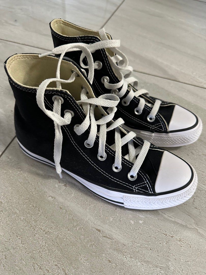 Converse (Category: Shoes) located in North York. Submitted by iizaaaaa (Listing ID 1394597104, Image 3). Description: Barely worn Brand new Size 6.5.