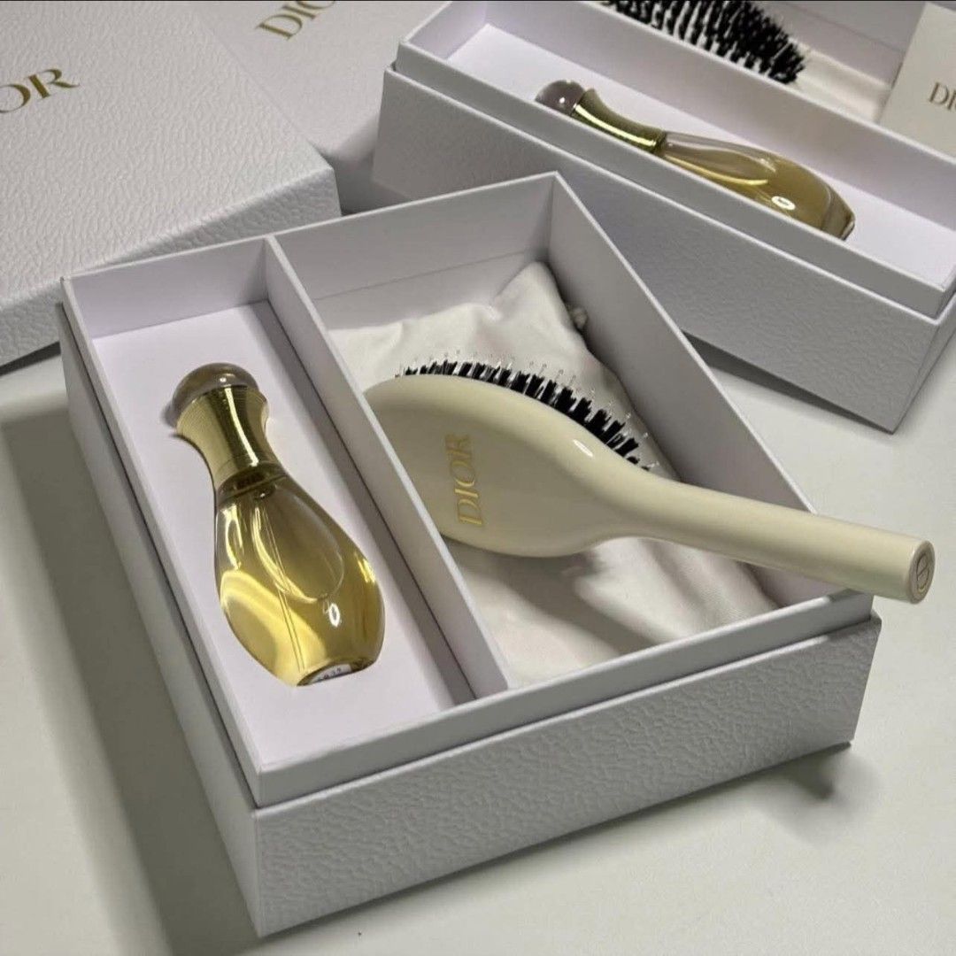 Dior Gift Package Hair Mist + Brush (Category: Luxury Bags & Wallets) located in Manila. Submitted by niche.avenue.perfumery (Listing ID 1394550616, Image 1). Description: - Actual photos posted! - LIMITED.