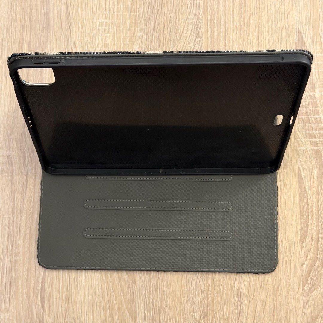 D**r Oblique-Inspired iPad Pro M1 Case (11”) Bundle (Category: Cases & Sleeves) located in Malabon City. Submitted by immaneedspace (Listing ID 1394549815, Image 3). Description: rfs: decluttering.