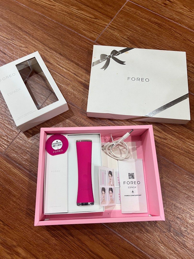 Foreo ESPADA Pro-level acne treatment (Category: Face Care) located in Quezon City. Submitted by bonjour_11 (Listing ID 1282049729, Image 1). Description: Used only a few times RFS: no longer using it Target, treat, and terminate acne at home. ESPADA™ is an FDA-cleared medical device that combines blue LED light and T-Sonic™ pulsations to treat acne before and during a breakout. It’s non-invasive, pain-free, and fights acne, pimples, blemishes, i