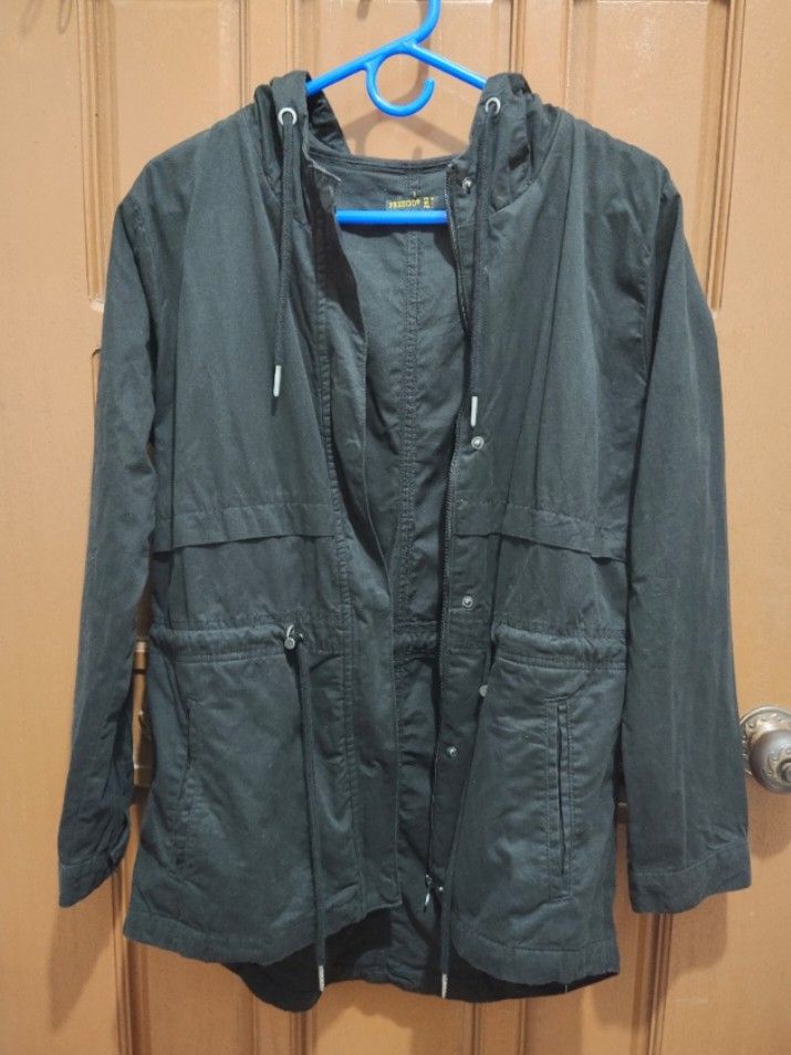 Freego Hooded Black Parka Jacket (Category: Coats, Jackets and Outerwear) located in Manila. Submitted by maze.declutter (Listing ID 1394494248, Image 2). Description: - brandnew never nagamit nastock lang din - can fit medium - large - last photo is for reference only.