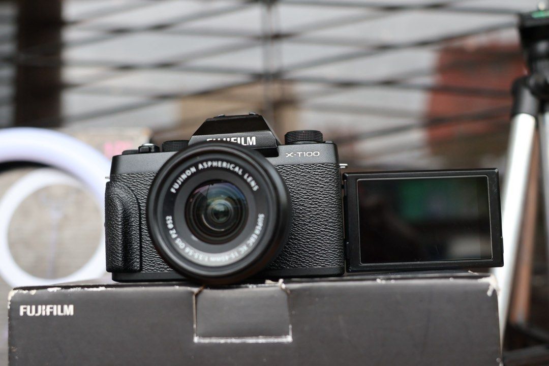 Fujifilm X-T100 SLR-Style Mirrorless Vlogging Camera (Category: Cameras) located in Manila. Submitted by lenascamera (Listing ID 1394555157, Image 3). Description: NOTE: Sa dami po ng message na natatangap ko, naka hold napo ang Mga message hindi napo ako makapag reply pero na babasa ko kaya hanggat maari mag direct na kayo sa page ko sa facebook Lenas camera para nakareply ako agad salamat. Fujifilm X-T100 SLR-Style Mirrorless Vlogging Camera Pr