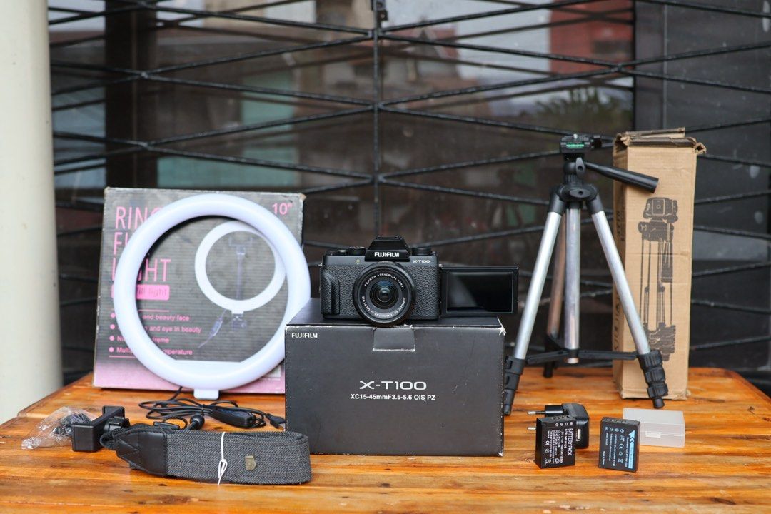 Fujifilm X-T100 SLR-Style Mirrorless Vlogging Camera (Category: Cameras) located in Manila. Submitted by lenascamera (Listing ID 1394555157, Image 2). Description: NOTE: Sa dami po ng message na natatangap ko, naka hold napo ang Mga message hindi napo ako makapag reply pero na babasa ko kaya hanggat maari mag direct na kayo sa page ko sa facebook Lenas camera para nakareply ako agad salamat. Fujifilm X-T100 SLR-Style Mirrorless Vlogging Camera Pr