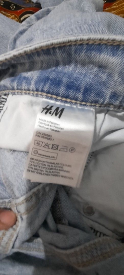 H&M Light Wash Jeans (Category: Jeans) located in Caloocan City. Submitted by maxineshop (Listing ID 1394469344, Image 3). Description: - H&M light wash jeans - Classic five-pocket design - Button and zipper closure - Light blue color like new used only once size: 27.