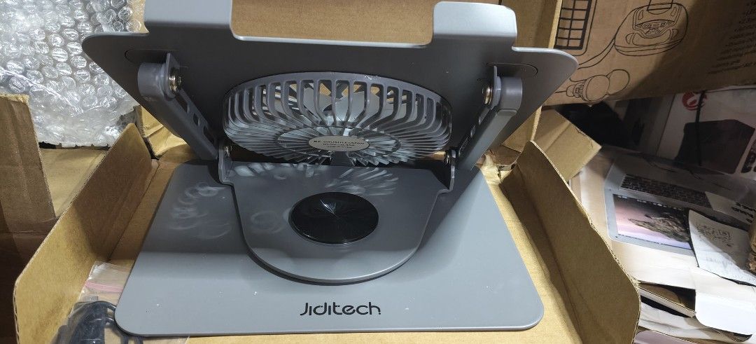 Jiditech laptop stand for salr (Category: Laptops & Notebooks) located in Malabon City. Submitted by granmerlencagayandeoro (Listing ID 1394411662, Image 3). Description: - Jiditech laptop cooling pad - Built-in fan for efficient heat dissipation - Adjustable design for comfortable viewing - Includes USB cable for power - Gray color.