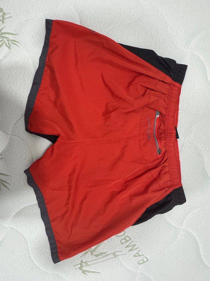 Karimor Run- Men (Category: Shorts) located in Sungai Bakap. Submitted by _ddennis (Listing ID 1394485532, Image 2). Description: -Karimor Run Men 🇬🇧 -Free Postage / Meet-up -Size Waist: 38CM Length: 40CM -No defect / hole / fray / tear, used with care -Pockets at the back .