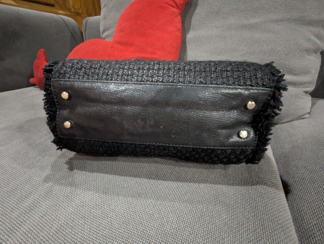 Kate Spade Black Tweed Handbag (Category: Luxury Bags & Wallets) located in Las Pinas. Submitted by rozramer (Listing ID 1394484599, Image 3). Description: - Kate Spade black tweed handbag - Top handle and detachable shoulder strap - Gold-tone clasp closure - Gold hardware - Four gold feet - As seen on Beyonce in NYC **Negotiable *PLEASE NOTE: This has a slight issue that doesn't affect the closure. It has a lift-turn lock mechanism. Item is from