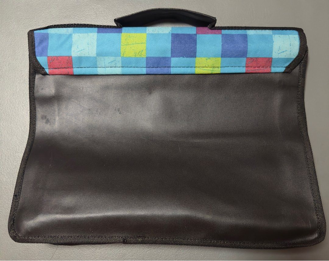 Laptop Bag/ Bag for Documents or Papers (Category: Laptop Bags & Sleeves) located in Manila. Submitted by AAA09876 (Listing ID 1394471059, Image 2). Description: Laptop bag with 2 zippers. Fit with Papers or Documents.