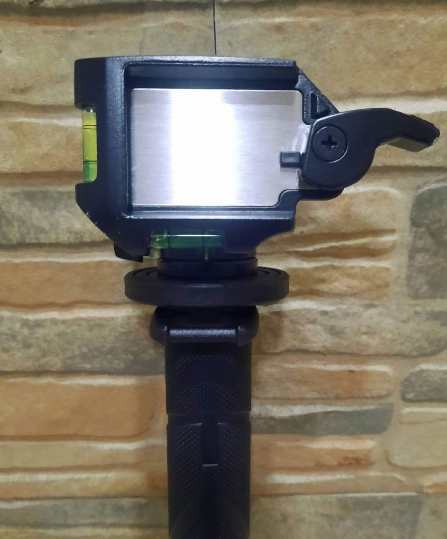Manfrotto 290 Monopod (Category: Tripods & Monopods) located in Quezon City. Submitted by threetwotwo2ndaccount (Listing ID 1394449003, Image 3). Description: - Manfrotto 290 Monopod - Built-in level - Quick-release plate - Black color - Manfrotto logo and 290 model number - Made in Italy - Adjustable leg locks for height adjustment.