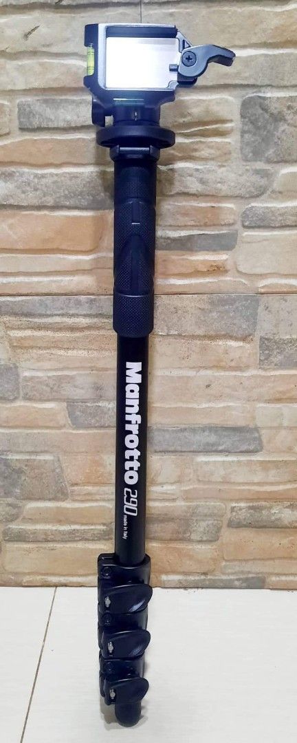 Manfrotto 290 Monopod (Category: Tripods & Monopods) located in Quezon City. Submitted by threetwotwo2ndaccount (Listing ID 1394449003, Image 1). Description: - Manfrotto 290 Monopod - Built-in level - Quick-release plate - Black color - Manfrotto logo and 290 model number - Made in Italy - Adjustable leg locks for height adjustment.