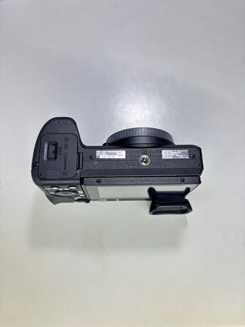 Mirrorless Camera Sony A6500 (Category: Cameras) located in Valenzuela. Submitted by alfeopaulramos7490 (Listing ID 1394580232, Image 3). Description: Mirrorless Camera Sony Sony A6500 (BODY ONLY) 24 megapixel P36,999ONLY +sf INCLUSION: * sony a6500 body * original sony battery * original sony charger * original sony cable * original sony adapter * original sony leather cage * original sony neck strap * original sony camera bag * original jjc sof