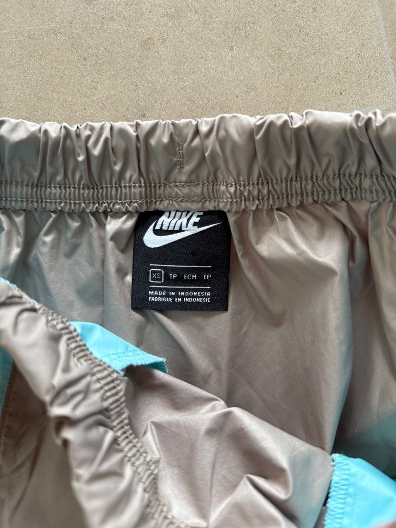 Nike Icon Clash Woven Mini Skirt (Category: Skirts) located in Makati City. Submitted by daphodils_ (Listing ID 1394506307, Image 3). Description: Adjustable drawstrings for a ruched effect Super cute for leisure or working out! Well used but good as new 24-26 inch waistband RFS: doesn’t fit anymore :’(.