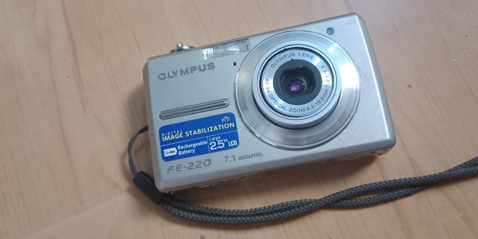 Olympus FE-220 digital camera with issue (Category: Cameras) located in Bulacan. Submitted by Shoppe.Ups (Listing ID 1394410617, Image 1). Description: lens issue blurred selling as defective unit only without battery for repair / parts only what you see is what you get meetups: guiguinto plaridel bulacan - J&T *(Payment First) - LBC COP/COD *(payment first for shipping fee only) -toktok / lalamove *mop: via gcash pm for interested.