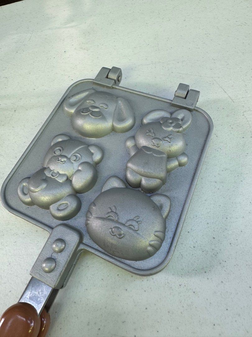 Pan cake maker or molder (Category: Cookware & Accessories) located in Davao. Submitted by parteawares2 (Listing ID 1394422450, Image 3). Description: One piece pancake maker or molder with lock .
